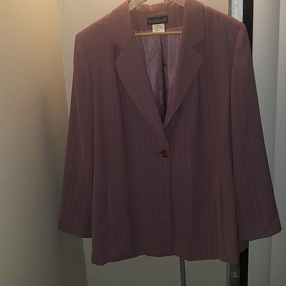 Suit - Picture 2 of 4